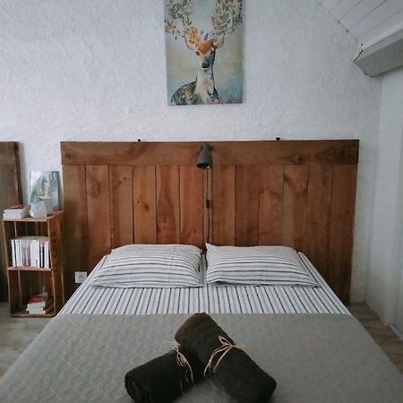 Chambre Familiale Anna "Mon Lit Au Pre" , Jusqu'A 4 Adultes Et 2 Enfants Avec Piscine Familles, Couples Ou Femmes Seulement Pontours Luaran gambar