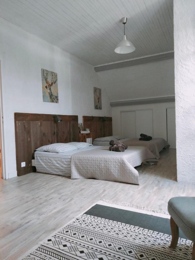 Chambre Familiale Anna "Mon Lit Au Pre" , Jusqu'A 4 Adultes Et 2 Enfants Avec Piscine Familles, Couples Ou Femmes Seulement Pontours Luaran gambar