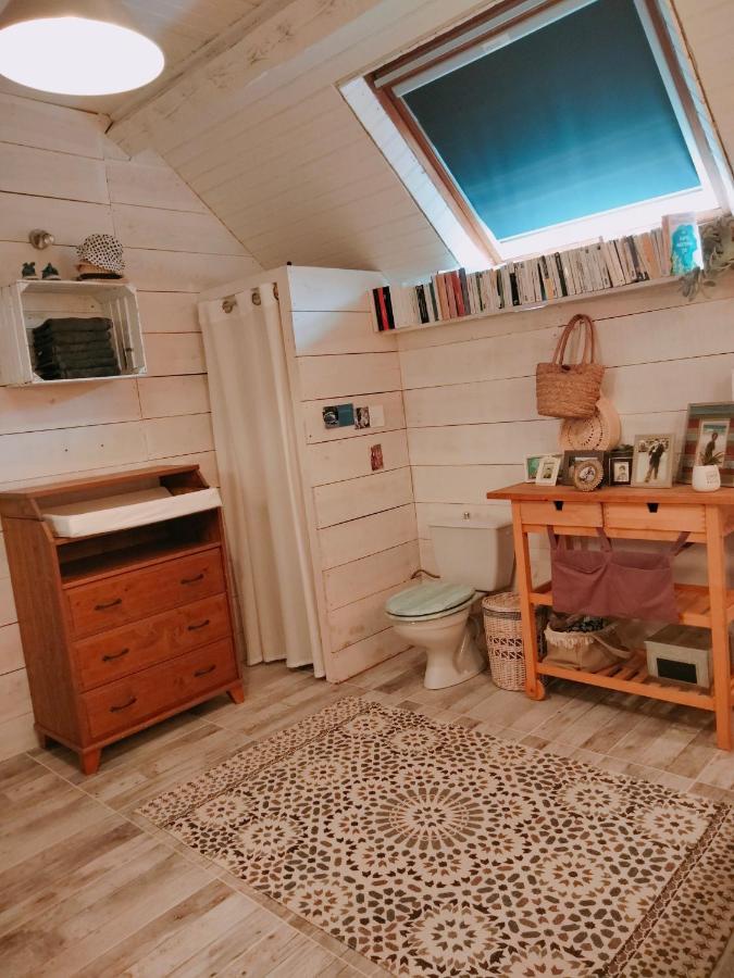 Chambre Familiale Anna "Mon Lit Au Pre" , Jusqu'A 4 Adultes Et 2 Enfants Avec Piscine Familles, Couples Ou Femmes Seulement Pontours Luaran gambar