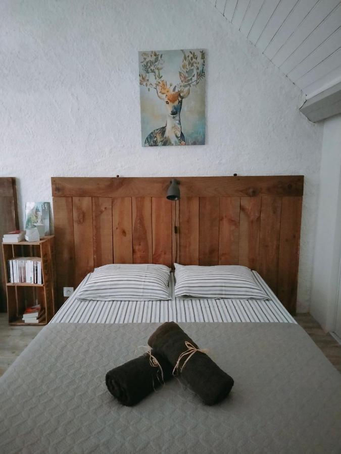Chambre Familiale Anna "Mon Lit Au Pre" , Jusqu'A 4 Adultes Et 2 Enfants Avec Piscine Familles, Couples Ou Femmes Seulement Pontours Luaran gambar