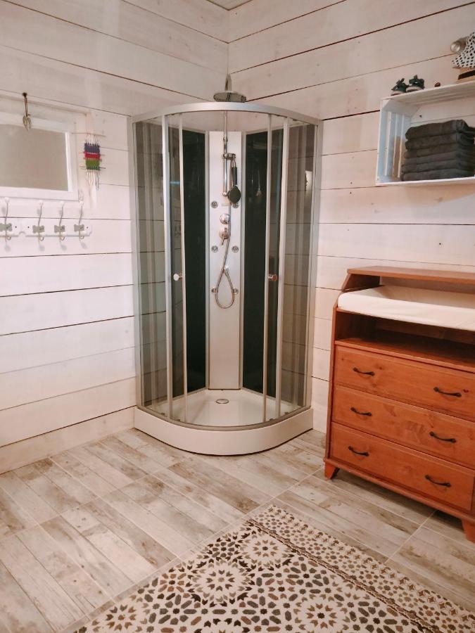Chambre Familiale Anna "Mon Lit Au Pre" , Jusqu'A 4 Adultes Et 2 Enfants Avec Piscine Familles, Couples Ou Femmes Seulement Pontours Luaran gambar
