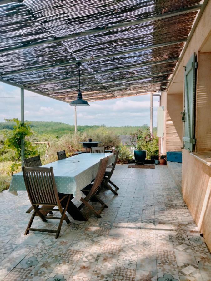Chambre Familiale Anna "Mon Lit Au Pre" , Jusqu'A 4 Adultes Et 2 Enfants Avec Piscine Familles, Couples Ou Femmes Seulement Pontours Luaran gambar