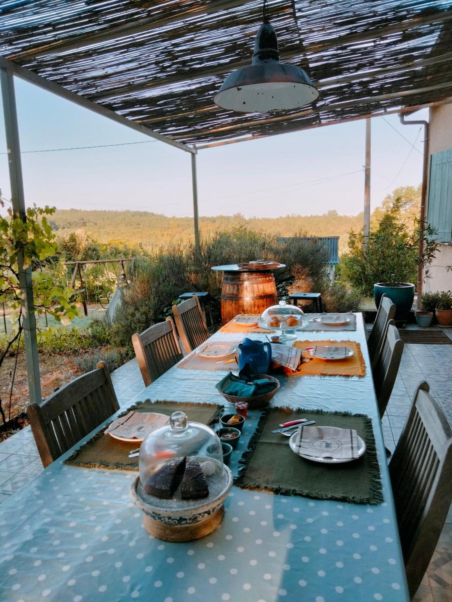 Chambre Familiale Anna "Mon Lit Au Pre" , Jusqu'A 4 Adultes Et 2 Enfants Avec Piscine Familles, Couples Ou Femmes Seulement Pontours Luaran gambar